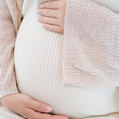 面向未来，我🕉们做出了一🚹个更具远👩‍👧‍👧见的决定：放下相🤗🦁向的较量，转为👧